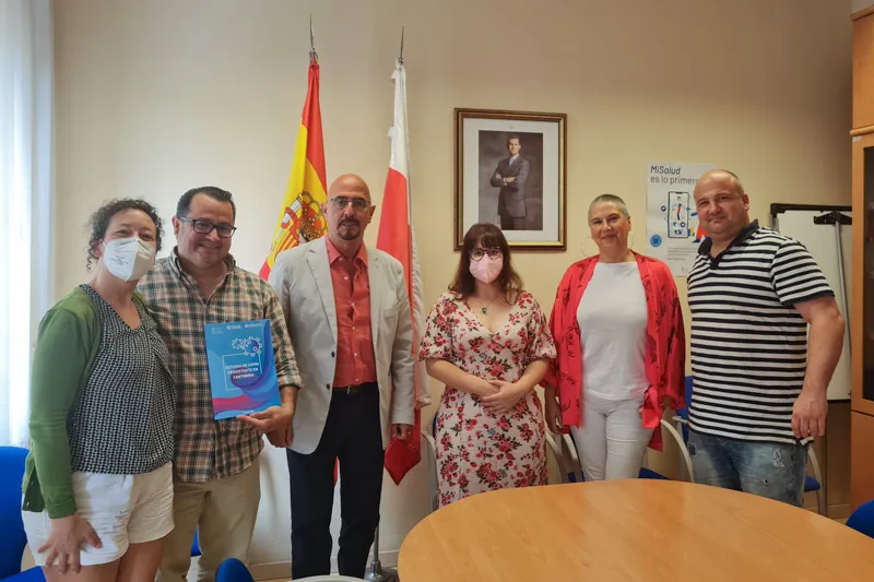El consejero de Salud ofrece «toda la colaboración del Ejecutivo» a los enfermos de covid persistente