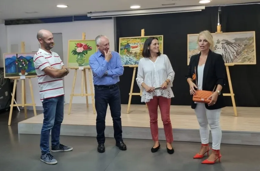 El Ayuntamiento inaugura una muestra que recoge 22 obras de alumnos del taller de pintura de Prezanes