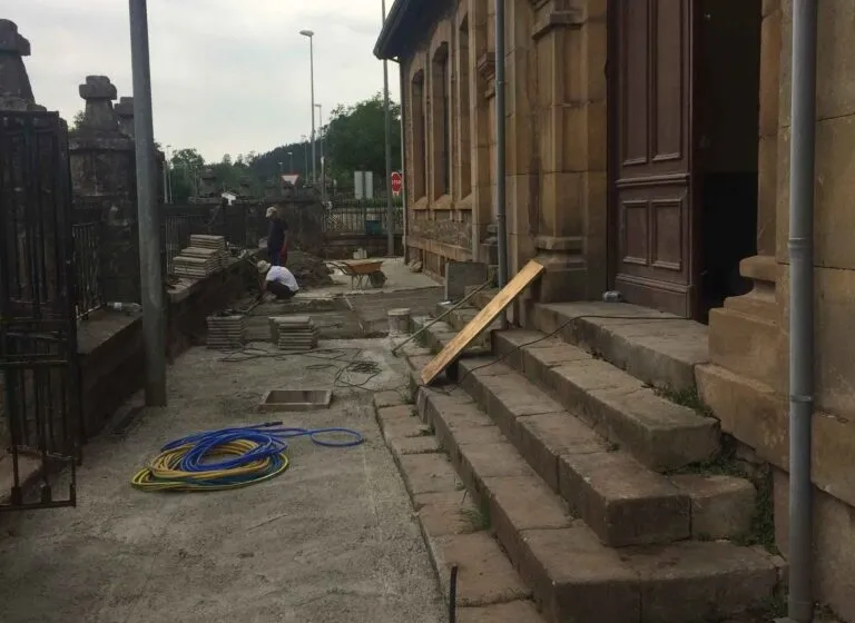 Liérganes invierte 102.000 euros para eliminar las barreras del Centro Cívico de Pámanes