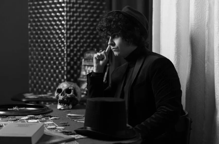 Alejandro Revuelta, mago, mentalista y escritor en el Rincón de Artistas