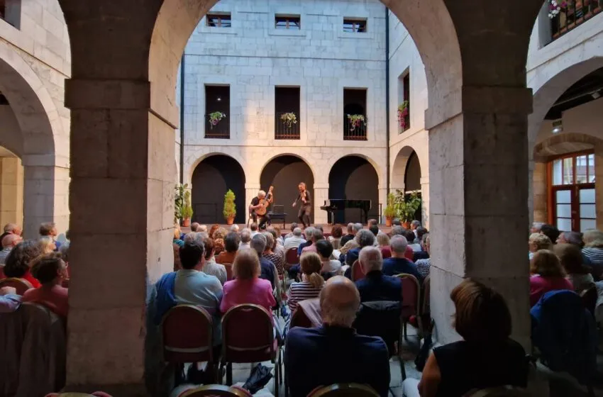 El espectáculo de danza contemporánea ‘Gorpuztu’ y la obra de teatro infantil ‘Cambiando el cambio’ cierran la programación cultural de este mes en Comillas