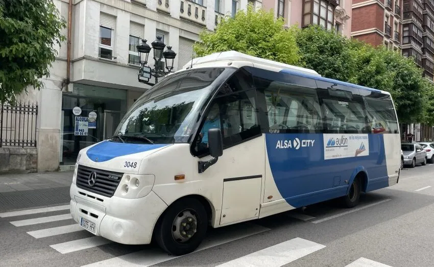 EL AYUNTAMIENTO DE ASTILLERO MEJORARÁ SU SERVICIO DE AUTOBÚS URBANO