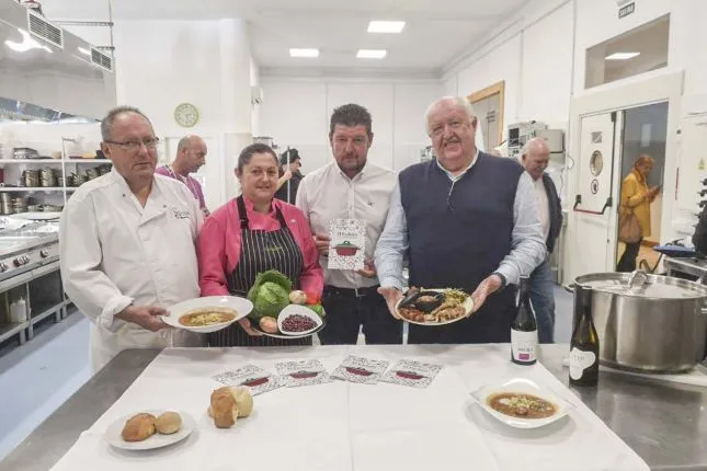 Noticias de Cantabria | El Cántabro | Presentado el libro 'El Puchero de Torrelavega'