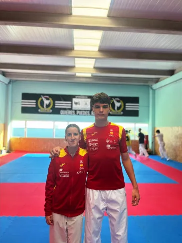 Los deportistas del Club Kime de Boo de Piélagos Martín González y Martina Monasterio, convocados por la Federación española de kárate