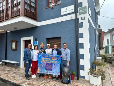 Piélagos recibe a José Antonio Nieto en su reto solidario de recorrer 4.000 kilómetros a pie a beneficio del cáncer infantil