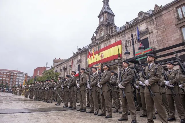 Unos 300 civiles han jurado bandera en Torrelavega