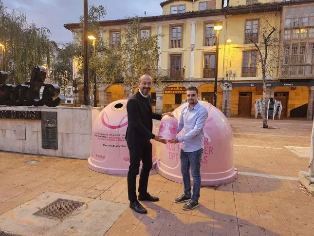 Torrelavega se suma a la campaña solidaria ‘Recicla vidrio por ellas’