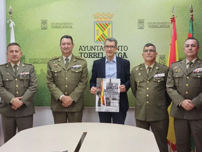 Todo preparado para la Jura de Bandera para personal civil del 14 de octubre en Torrelavega