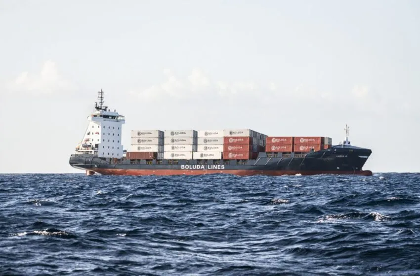 El puerto de Santander cuenta con un nuevo servicio de traslado de contenedores
