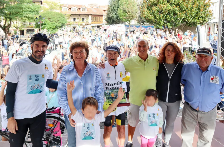 Comillas se vuelca en el homenaje a ‘Pantani’ en la celebración del Día de la Bicicleta