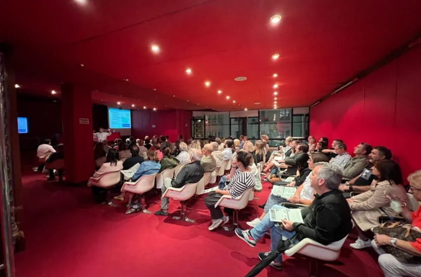 Masiva asistencia del comercio de Torrelavega a la asamblea informativa sobre la Zona de Bajas Emisiones