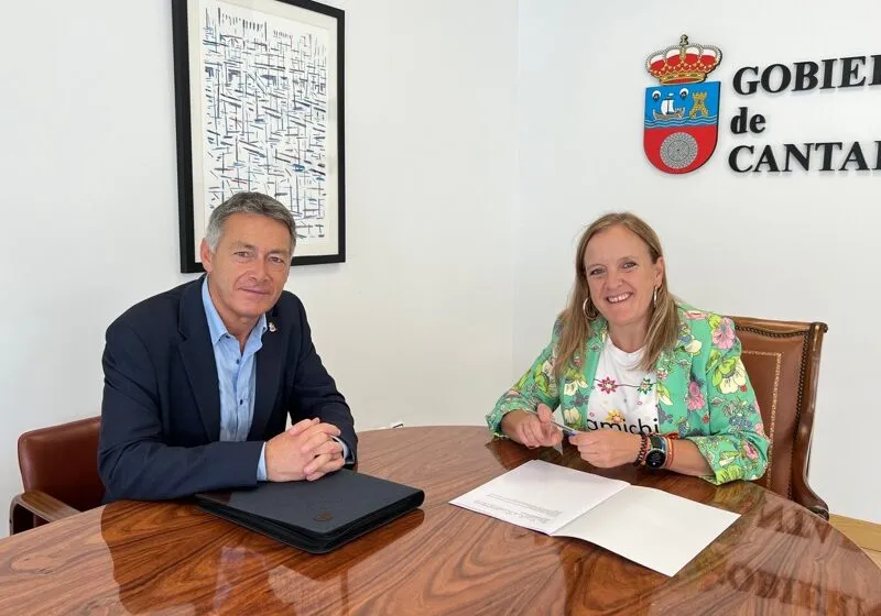 Isabel Urrutia y Ayuntamiento de Campoo de Enmedio estudian la instalación de una cubierta en las pistas de petanca del municipio