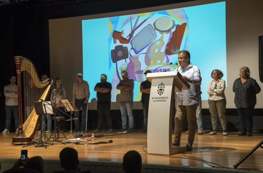 Movellán da la bienvenida a los casi 300 alumnos de los cursos artísticos de La Vidriera