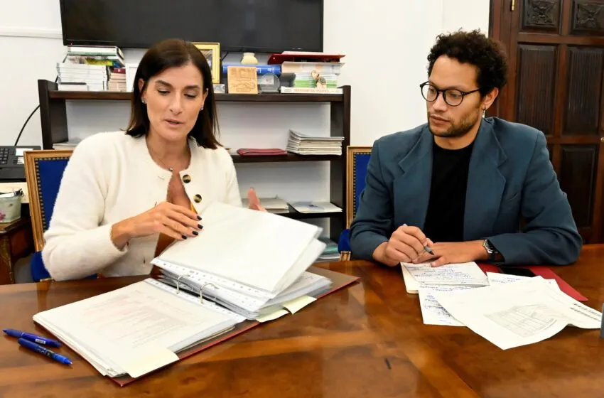  La alcaldesa se reúne con IU-Podemos y con Vox en el inicio de la negociación del presupuesto