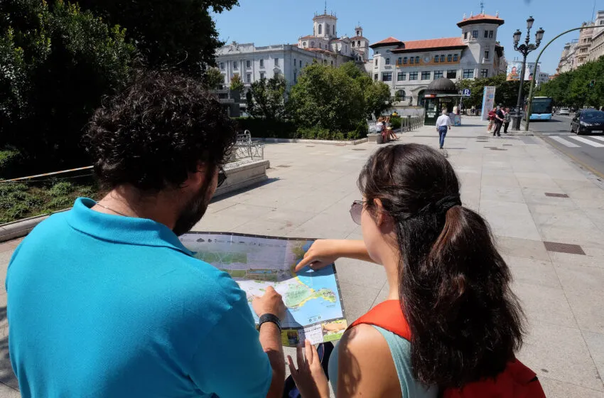 Santander refuerza los servicios turísticos para el puente del Pilar