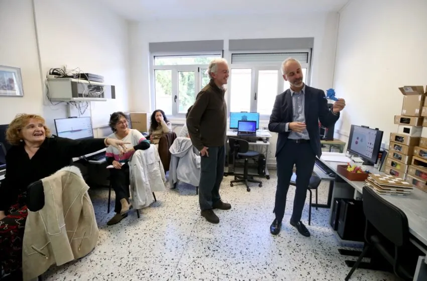 Silva destaca la relevancia de las Escuelas de Adultos en la sociedad actual con una oferta formativa creciente