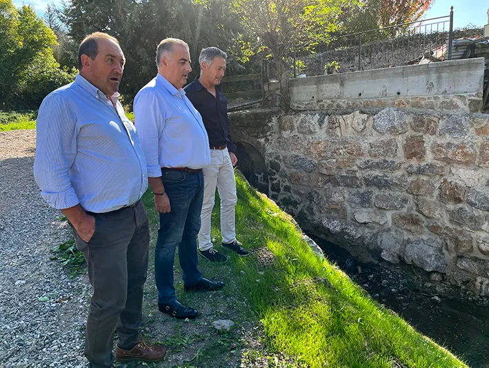 Gobierno y Ayuntamiento de Campoo de Enmedio finalizan las obras de restauración del talud del río Besaya en Cañeda, afectado por las inundaciones