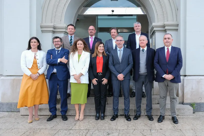 Buruaga encomienda a César Díaz convertir el Puerto de Santander en el referente logístico del Atlántico