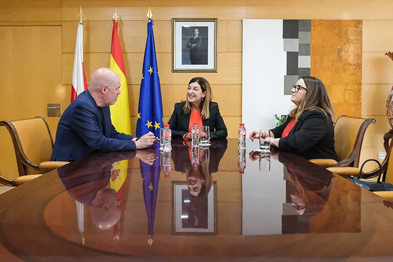 Buruaga traslada a Sordo su voluntad de impulsar el marco de diálogo social en Cantabria