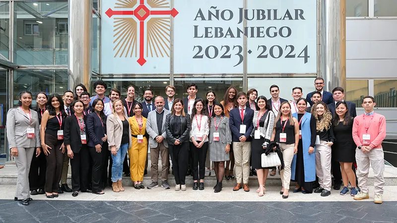 Buruaga recibe a los 32 alumnos del Programa para el Fortalecimiento de la Función Pública en América Latina de la Fundación Botín