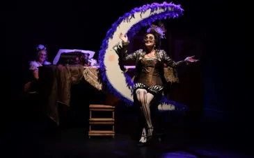  El circuito Escena de La Cultura Contraataca regresa este sábado a Piélagos con “Frivolités: entre salones y cabarets”