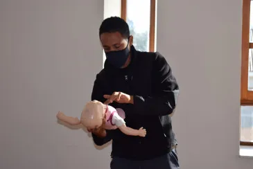  Liencres, Arce y Renedo acogerán esta semana talleres de primeros auxilios para que padres con hijos sepan actuar en situaciones de emergencia