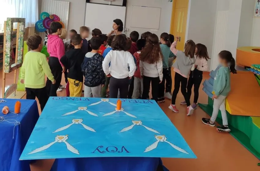  La propuesta educativa de Mariposas en la Mochila, ‘Un tobogán y tres canicas’, recala en los centros educativos de Santa Cruz de Bezana