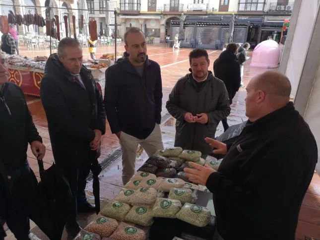  Feria de los Productos de los Cocidos de Cantabria en la Plaza Baldomero Iglesias