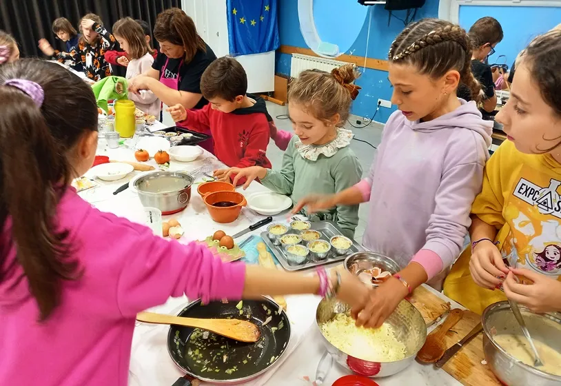  Argoños celebró el Día Europeo de la alimentación y cocina sana con un curso de cocina europea