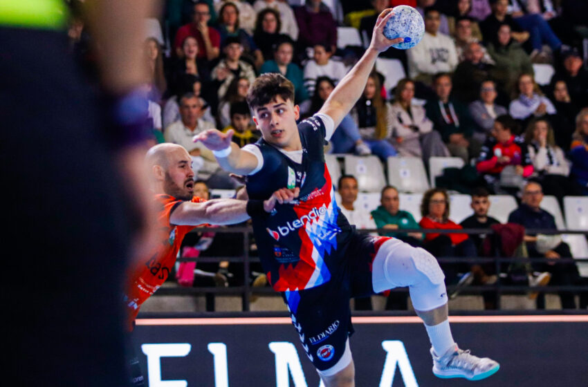  Los santanderinos caen en el Derbi ante una abarrotada Albericia