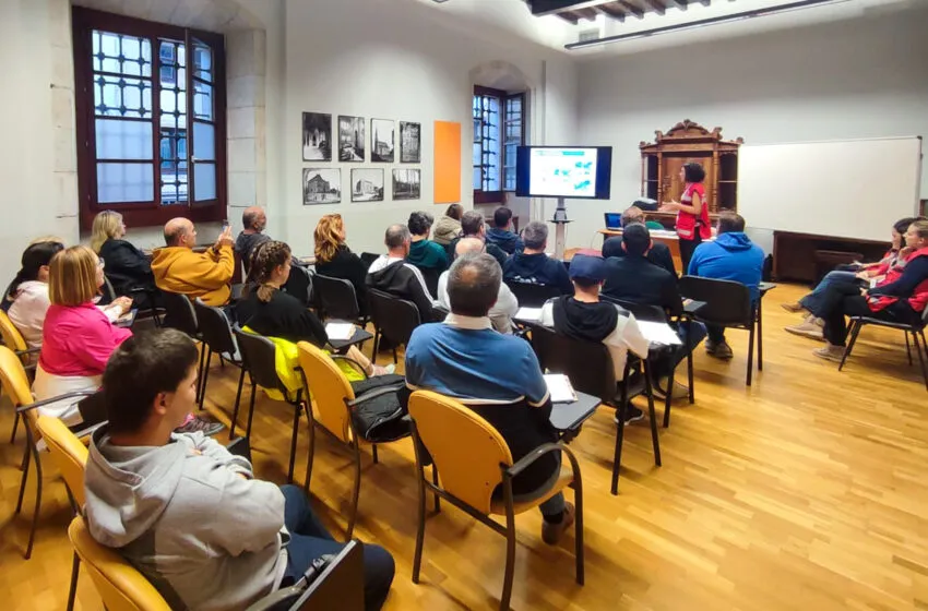  Medio centenar de personas en Comillas participaron de un curso sobre uso y manejo de desfibriladores