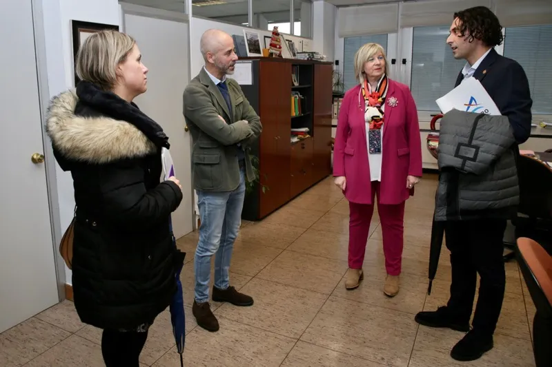 Sergio Silva estudiará mejorar las infraestructuras educativas de El Astillero en esta legislatura