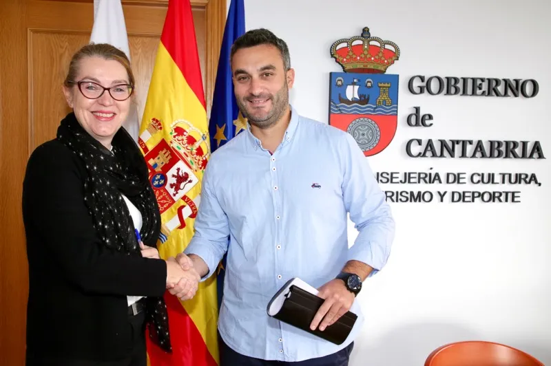 Noticias de Cantabria | El Cántabro | Cultura analiza con el Ayuntamiento de Ribamontán al Monte proyectos para aprovechar el patrimonio cultural de La Garma