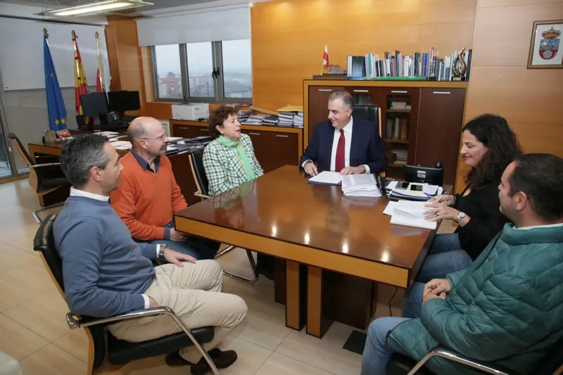  Fomento redactará el proyecto de una alternativa de tráfico en Comillas para evitar el centro del casco urbano