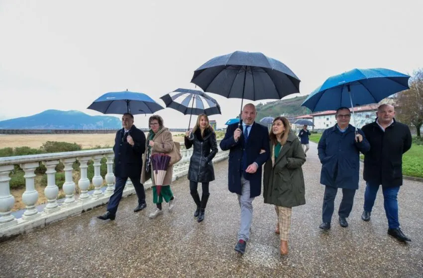 Noticias de Cantabria | El Cántabro | Buruaga anuncia el inicio de las obras de remodelación del paseo marítimo de Laredo a finales de 2025