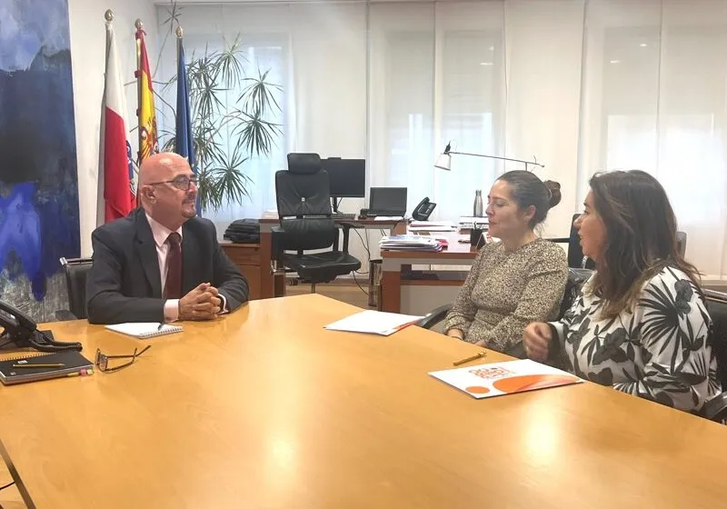  César Pascual analiza con Proyecto Hombre nuevas vías de colaboración para abordar las adicciones