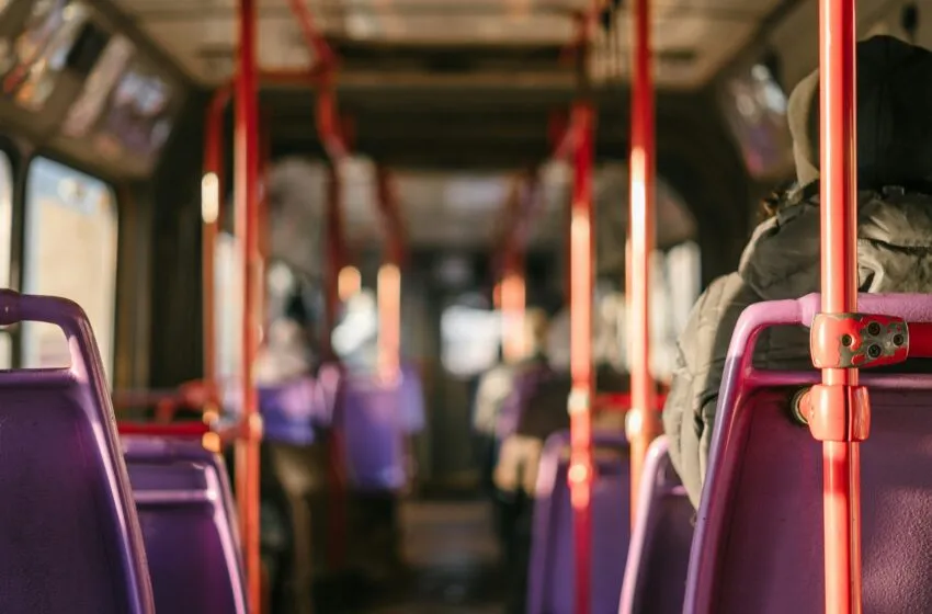 El TSJ de Cantabria confirma la pena a dos años de prisión a un conductor de autobús por tocamientos a una pasajera menor