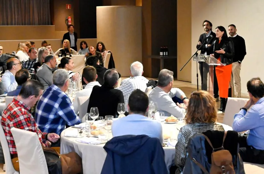  La alcaldesa felicita a los trabajadores del servicio de limpieza con motivo de su patrón
