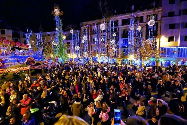 Noticias de Cantabria | El Cántabro | El encendido de la iluminación marca el inicio de las actividades navideñas en Torrelavega