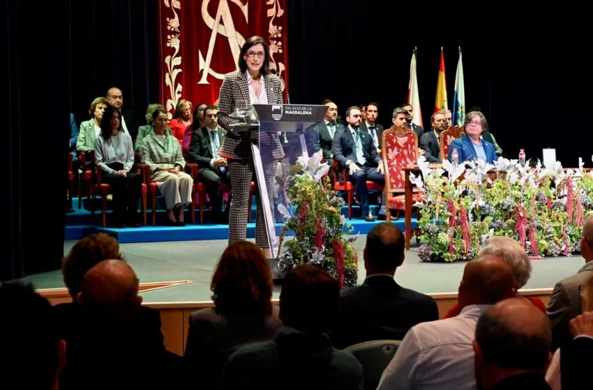  Igual entrega la Medalla de Oro a Cruz Roja por sus 150 años de entrega a los santanderinos