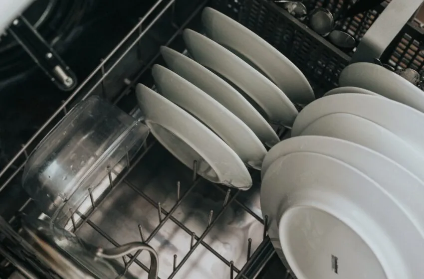  Secretos para mantener tu lavavajillas impecable y olvidarte de lavar a mano: trucos y métodos caseros