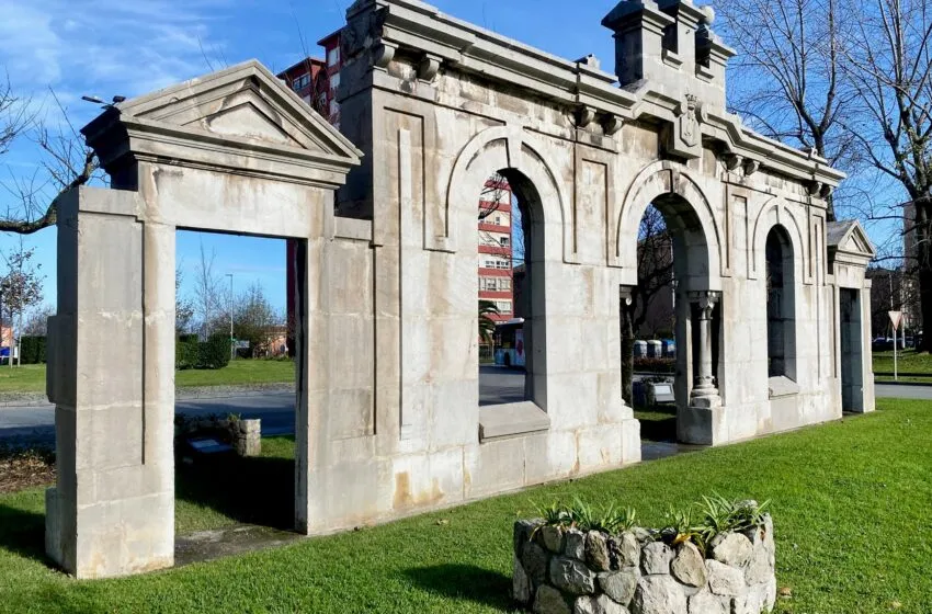 Noticias de Cantabria | El Cántabro | El Ayuntamiento restaura el monumento de La Vaca y la Portalada de Cazoña