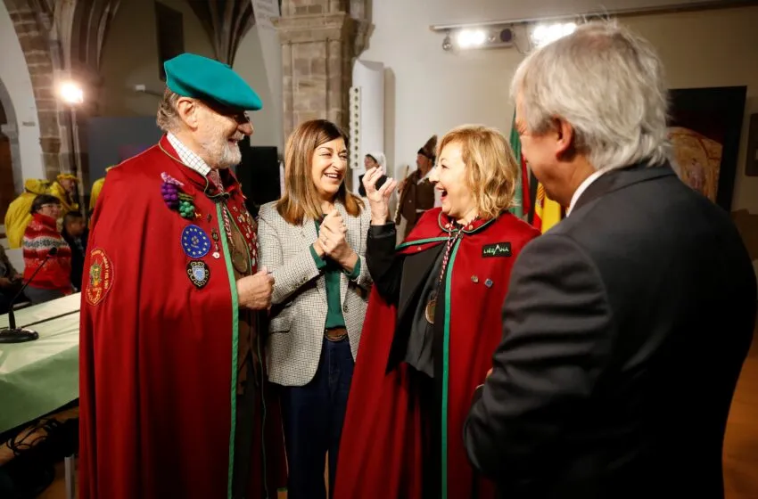 Noticias de Cantabria | El Cántabro | Buruaga destaca la “inmensa proyección” que Carmen Machi va a dar a Liébana en su calidad de “embajadora” de la Fiesta del Orujo