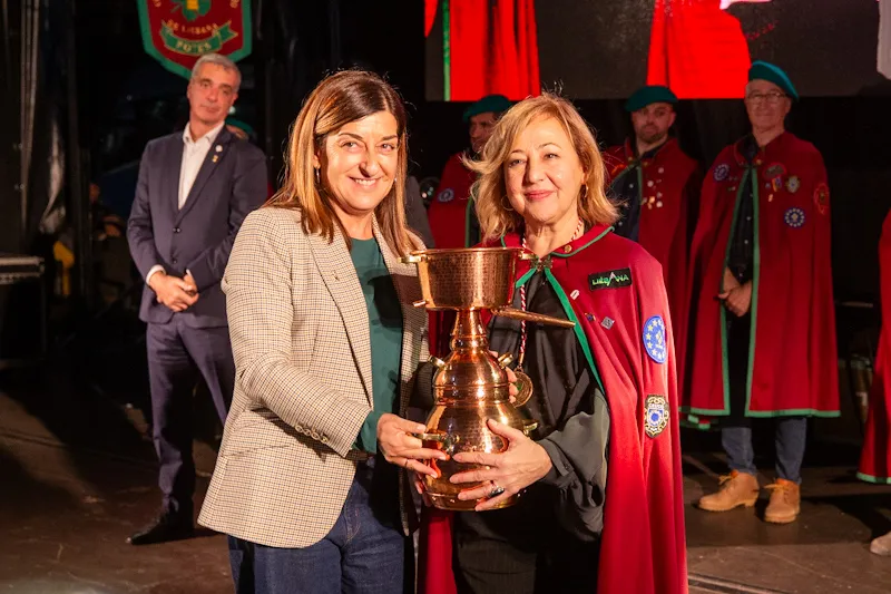 Noticias de Cantabria | El Cántabro | La presidenta Buruaga acompaña a Carmen Machi en su proclamación como Orujera Mayor 2023