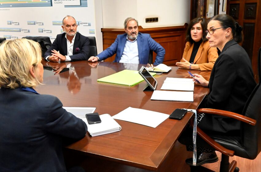 Noticias de Cantabria | El Cántabro | El Ayuntamiento traslada a Asecove el compromiso de fomentar el uso de vehículos sostenibles