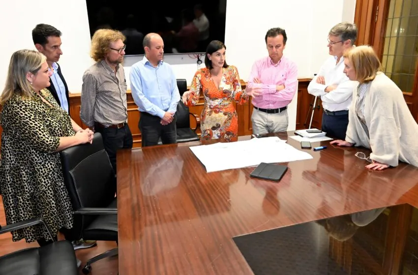  Gema Igual se reúne con vecinos de Alcázar de Toledo para analizar las necesidades de la zona