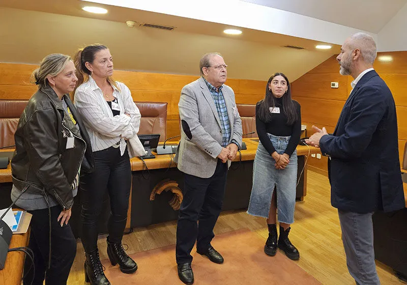  Silva valora la posibilidad de potenciar acciones de sensibilización y promoción del alumnado gitano en el ámbito universitario