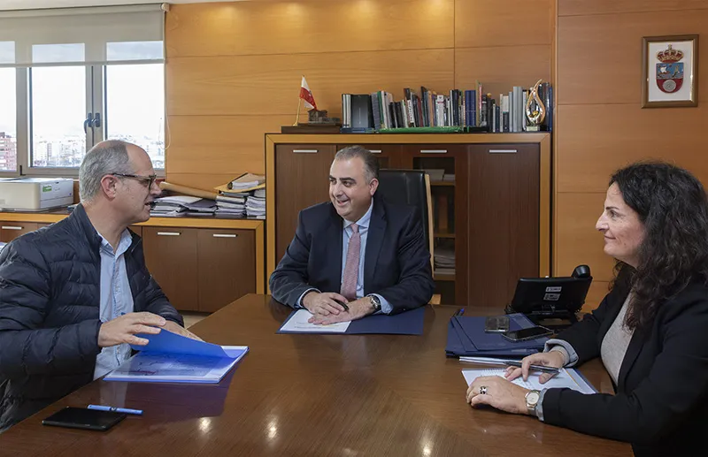  Fomento colaborará con el Ayuntamiento de Escalante en la mejora de la red de carreteras del municipio