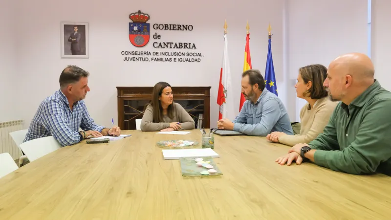 Noticias de Cantabria | El Cántabro | Inclusión Social traslada la voluntad de colaboración con los proyectos de la asociación Es Retina Cantabria para mejorar la calidad de vida de las personas con discapacidad visual