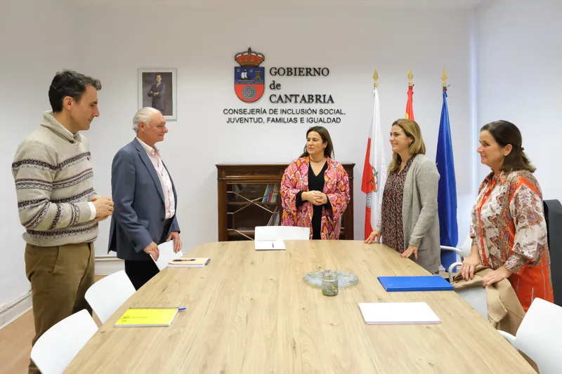  Gómez del Río reitera la apuesta del Gobierno por el voluntariado como «pieza clave» para el funcionamiento de la ONGs